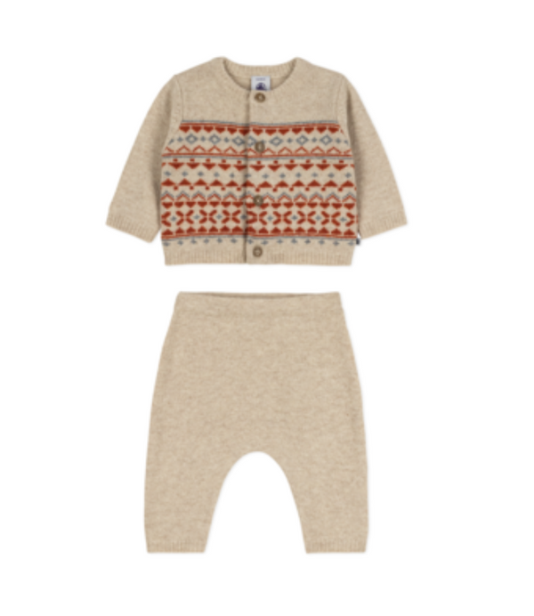 Baby's patterned knit outfit